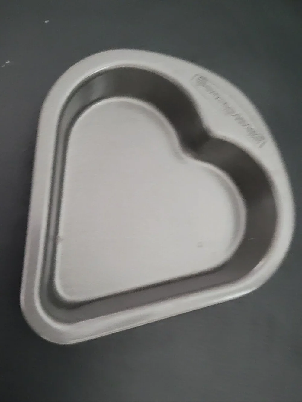 Set of 4 Classic Silverstone Heart-Shaped Baking Pans - Metallic Gray